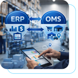 Mão manuseando tablet em um armazém logístico. Acima, as sigas ERP e OMS, representando a integração entre os sistemas. 